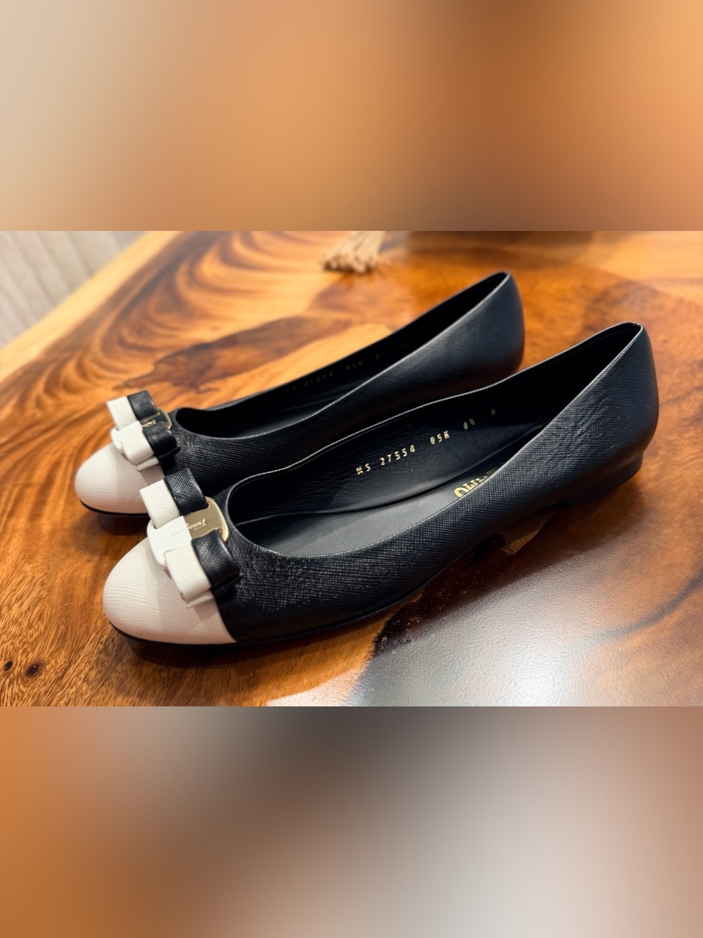 Salvatore Ferragamo Varina Bicolor Ballet Flats w Bow Black/White Size 8.5M GUC - Picture 11 of 17
